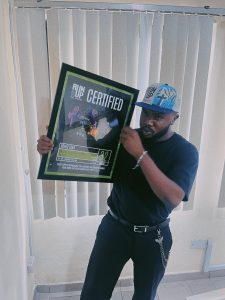 Graeye posing with his Avant-Garde Run it Up! PH Plaque